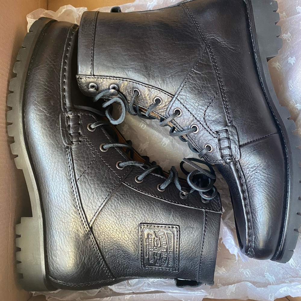 Polo boots 🥾 mens brandnew never worn size 9